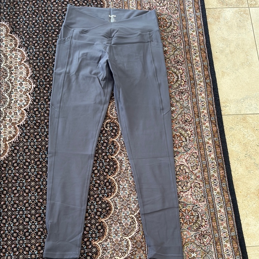 Gray High-Waisted scrunch Leggings. It is better than lululemon